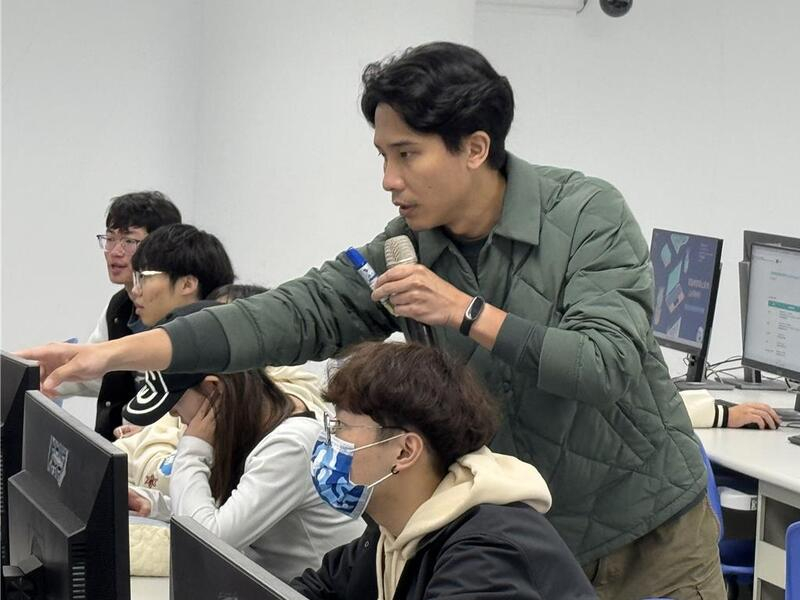 電玩遊戲實作課程相關圖片
